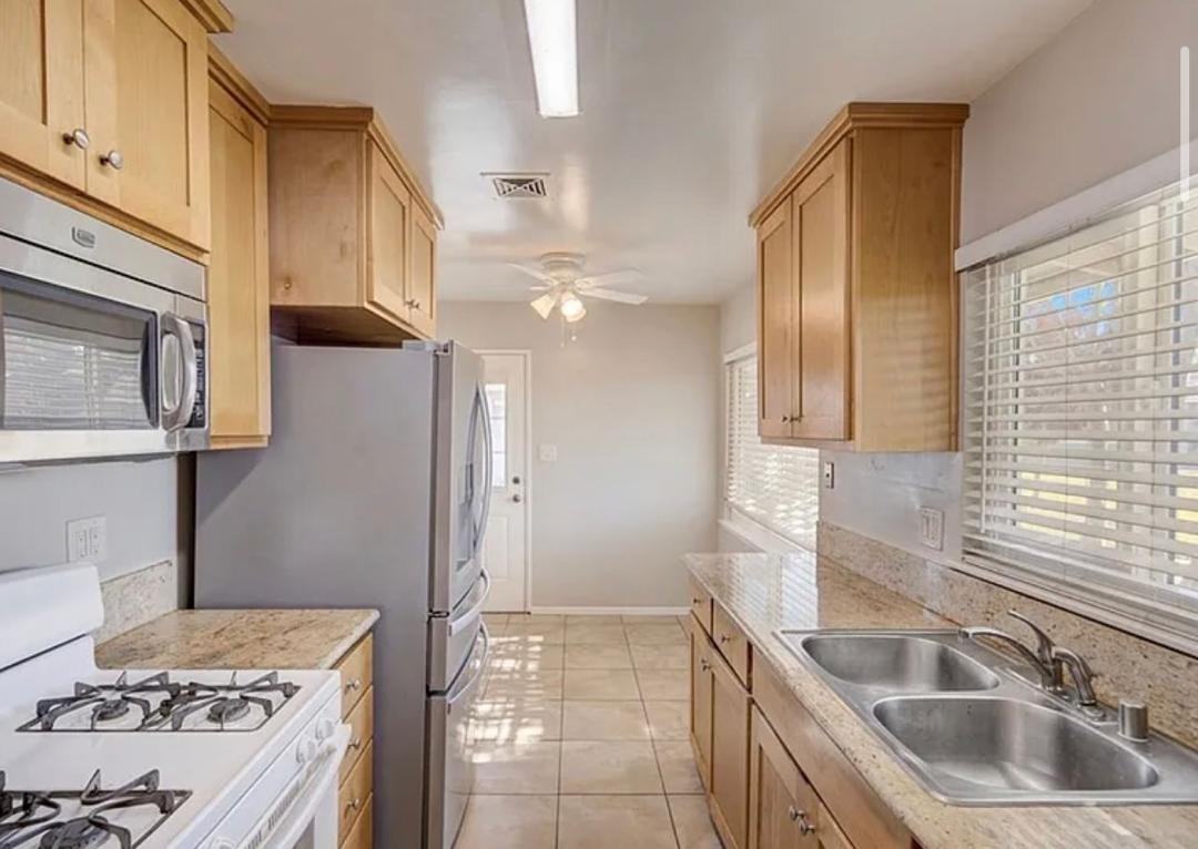 8653 Larkin Ct #8653 - Photo 6 of 9