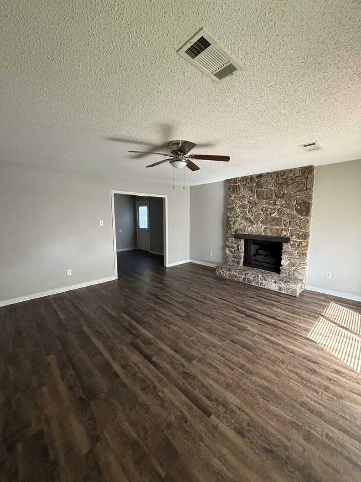 205 Otter Pl - Photo 3 of 19