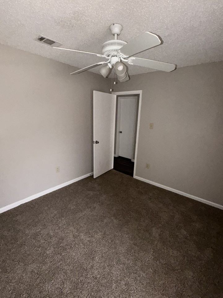 2418 Parkside Dr - Photo 3 of 19