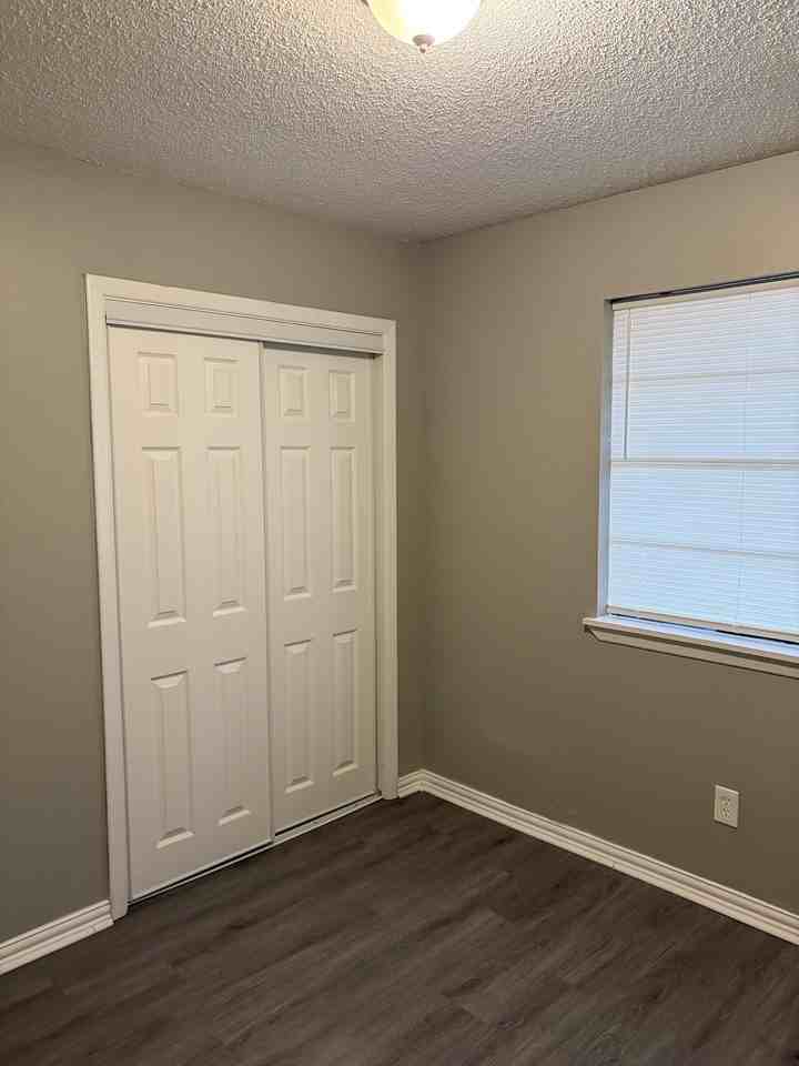 1005 Wright St - Photo 6 of 10