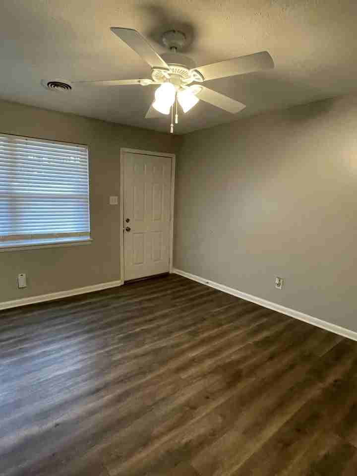 7710 Bradley Dr - Photo 3 of 15