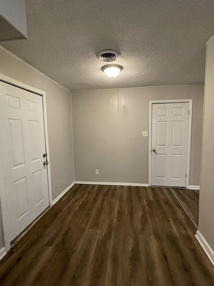 7710 Bradley Dr - Photo 5 of 15