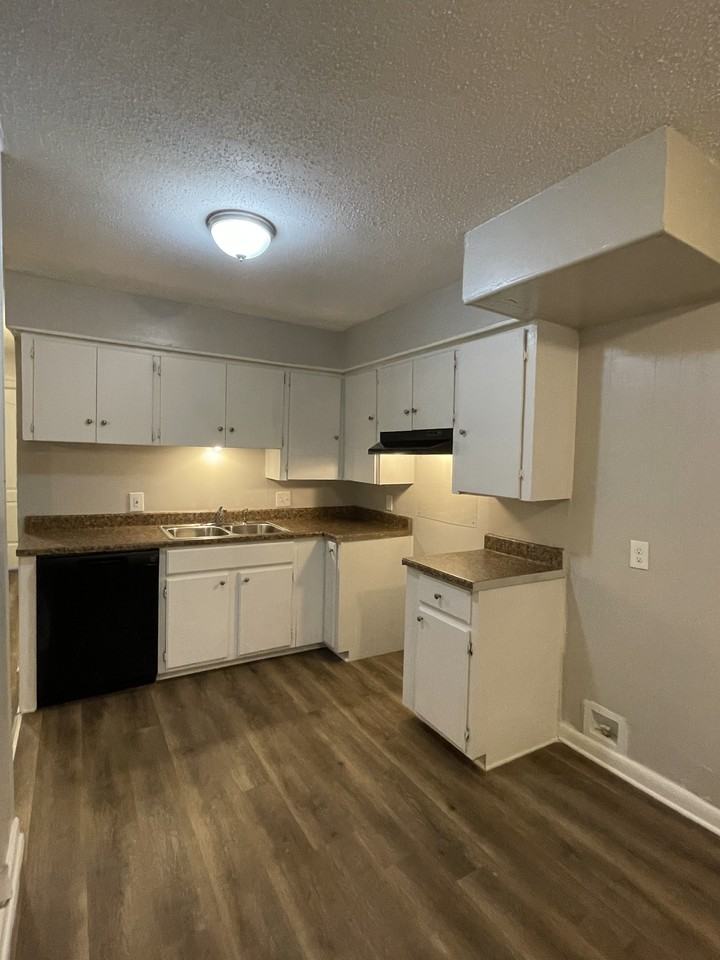 7710 Bradley Dr - Photo 7 of 15