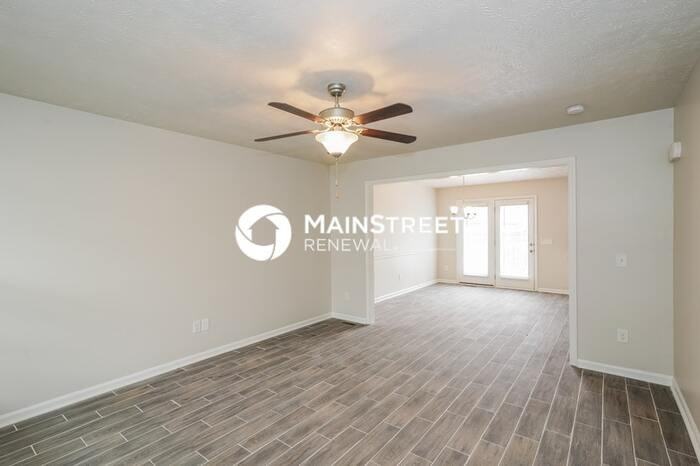 2911 Painted Pony Dr - Photo 3 of 18