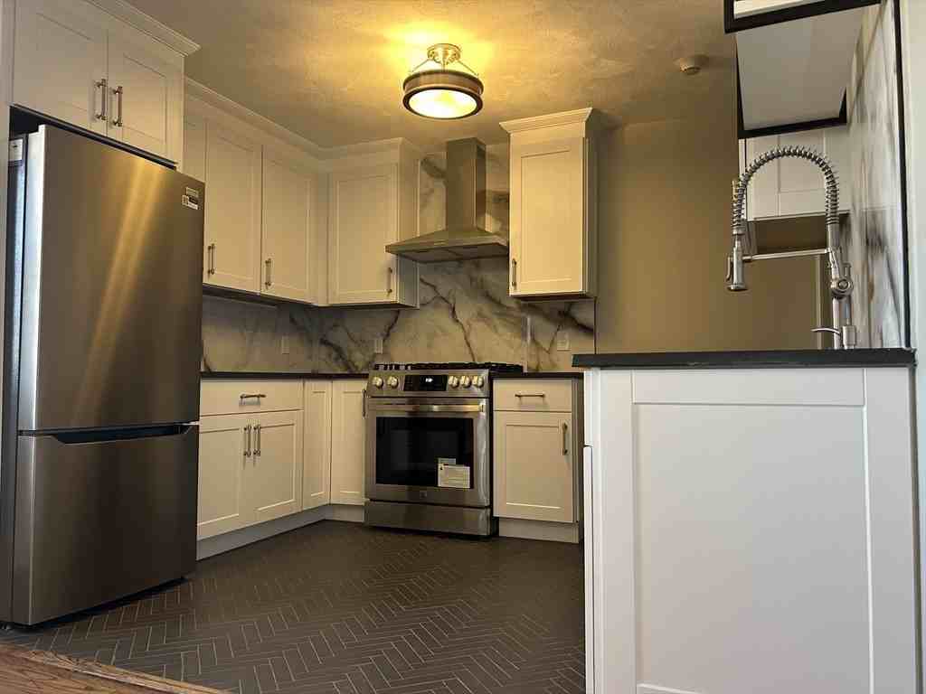 18 Ashcroft St #301 - Photo 2 of 11