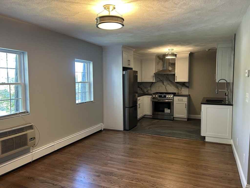 18 Ashcroft St #301 - Photo 5 of 11