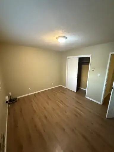 3910 25 St - Photo 3 of 8