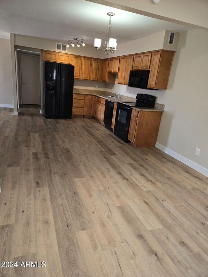 14643 N 36th Pl - Photo 3 of 15