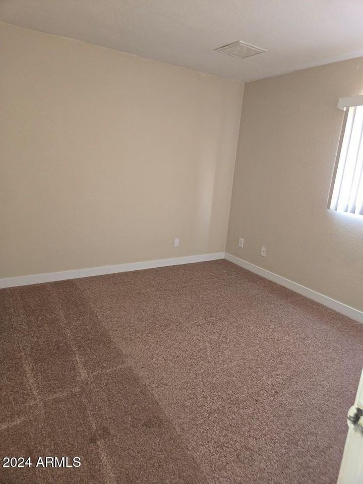 14643 N 36th Pl - Photo 5 of 15