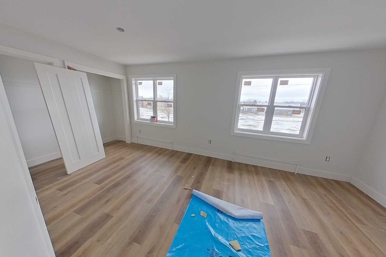 476 Division St - Photo 5 of 44