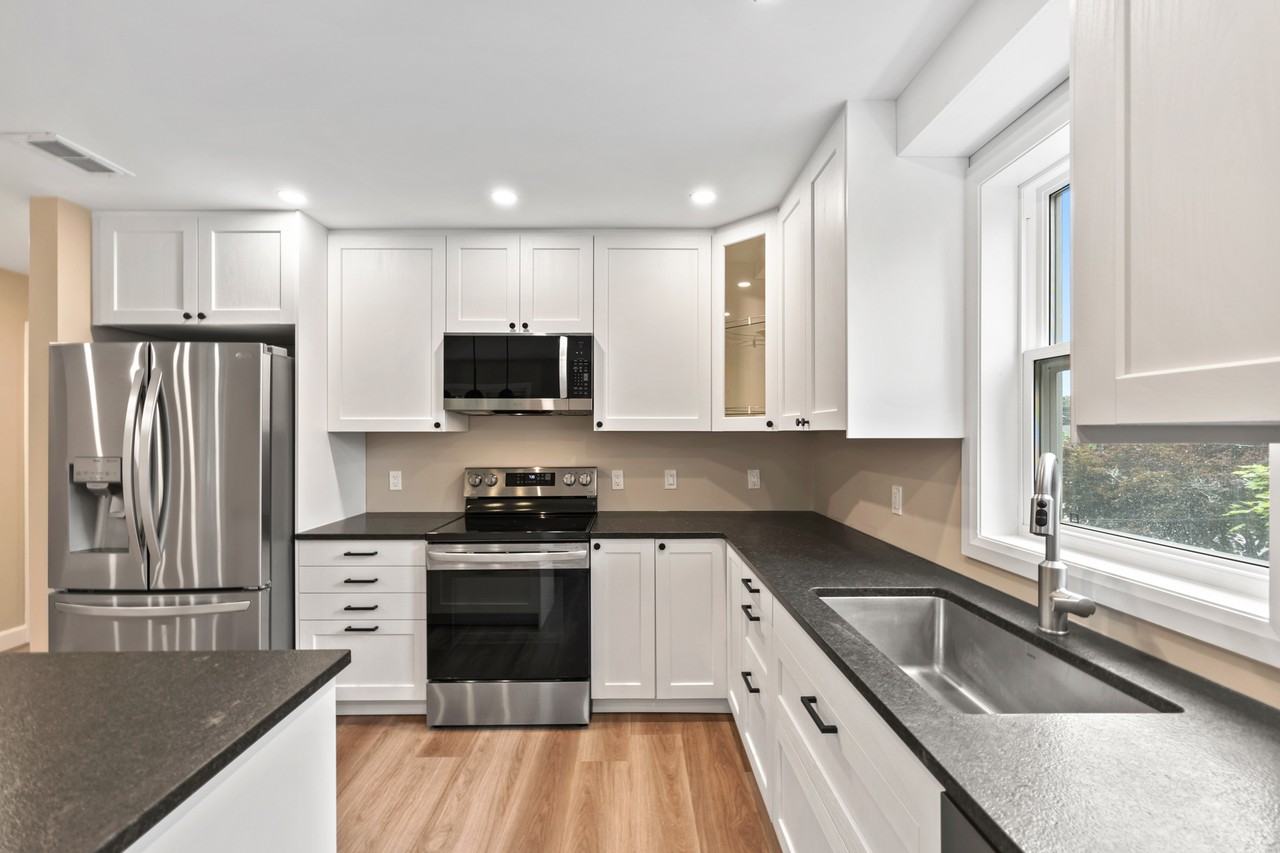 476 Division St - Photo 2 of 44