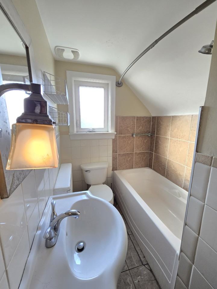 223 McNaughton Avenue #3 - Photo 6 of 12