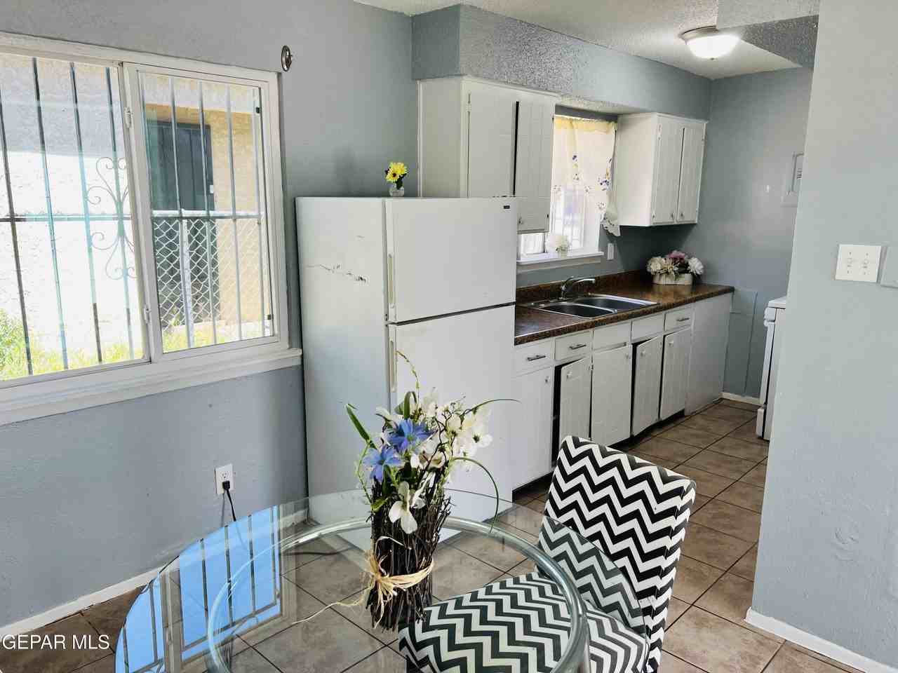 8921 Kenneth St - Photo 2 of 10