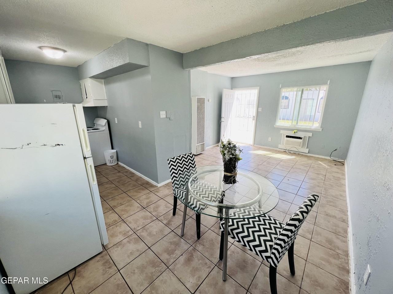 8921 Kenneth St - Photo 6 of 10