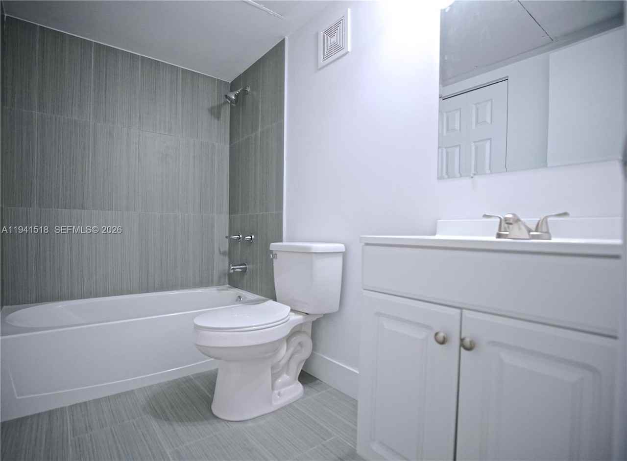 17425 Nw 67th Pl #B13 - Photo 4 of 24