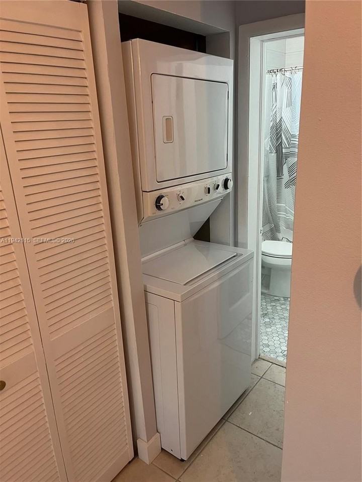 334 Washington Ave #10 - Photo 5 of 9