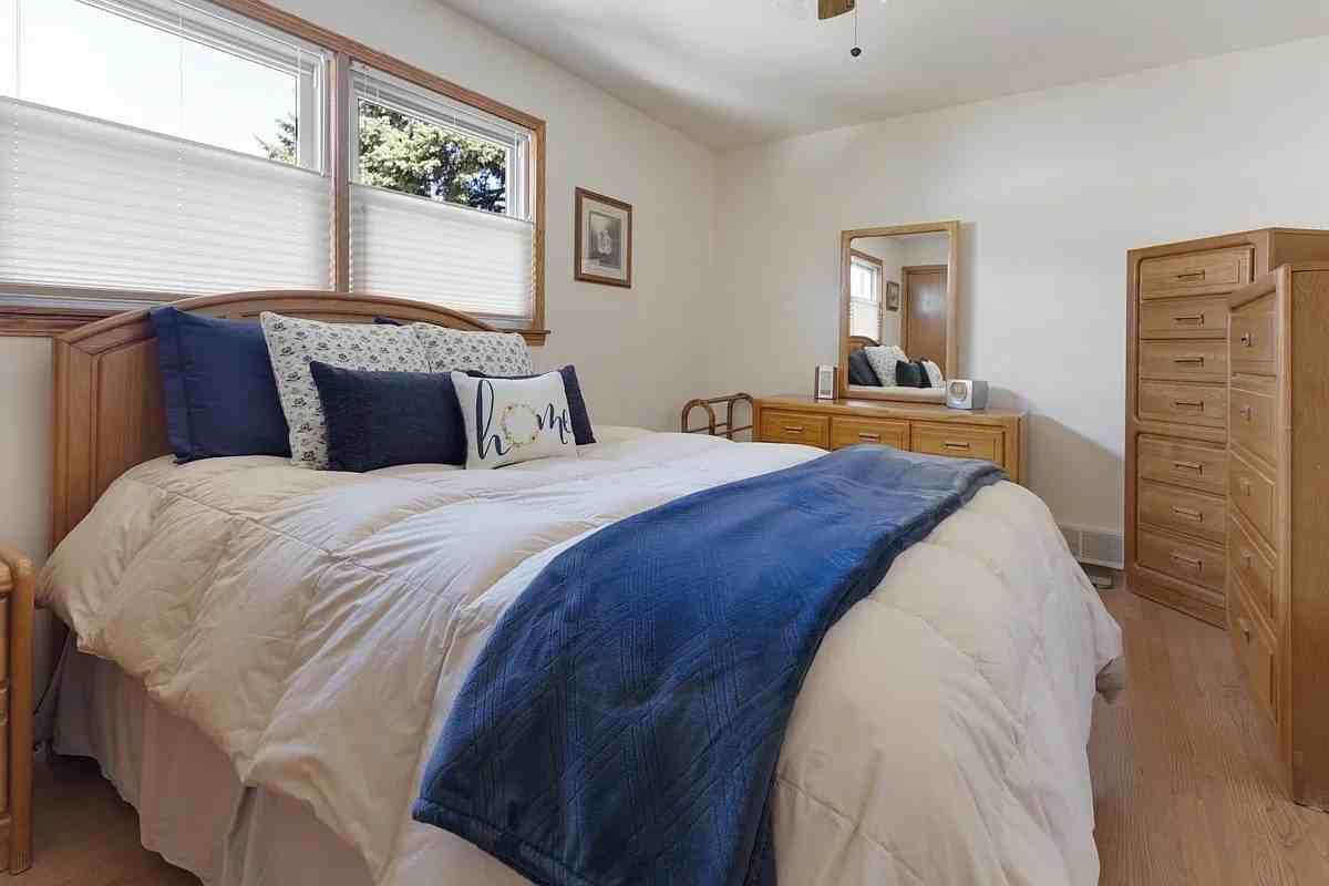 9208 Nashville Ave - Photo 7 of 14