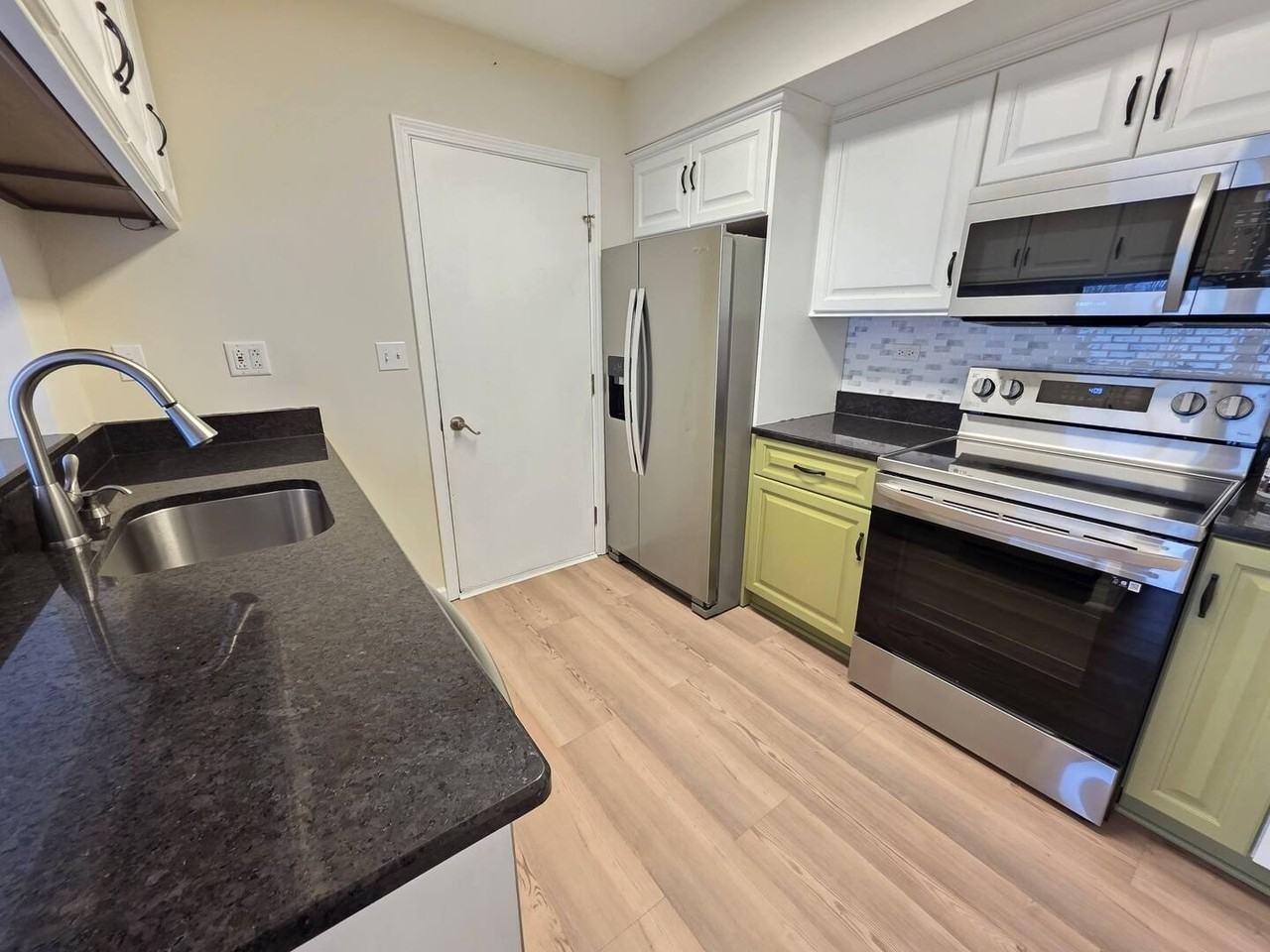 482 Betsy Ross Ct Unit 482 #482 - Photo 5 of 26