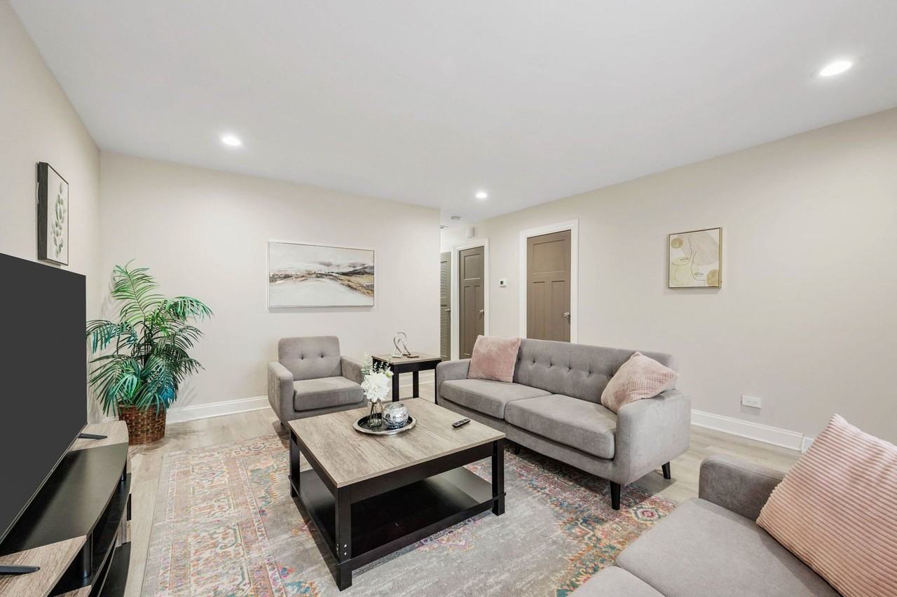 10907 S Normandy Ave - Photo 3 of 29