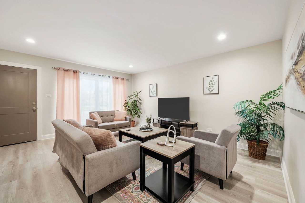 10907 S Normandy Ave - Photo 7 of 29