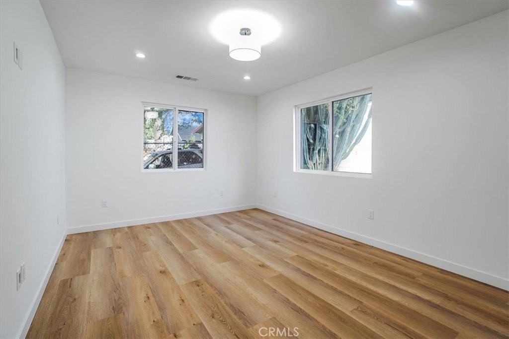 869 E Howard St - Photo 5 of 13