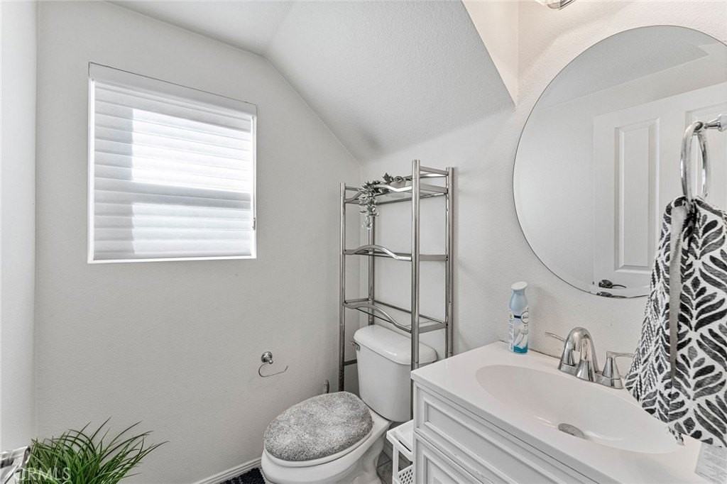 330 Flyers Ln - Photo 5 of 35