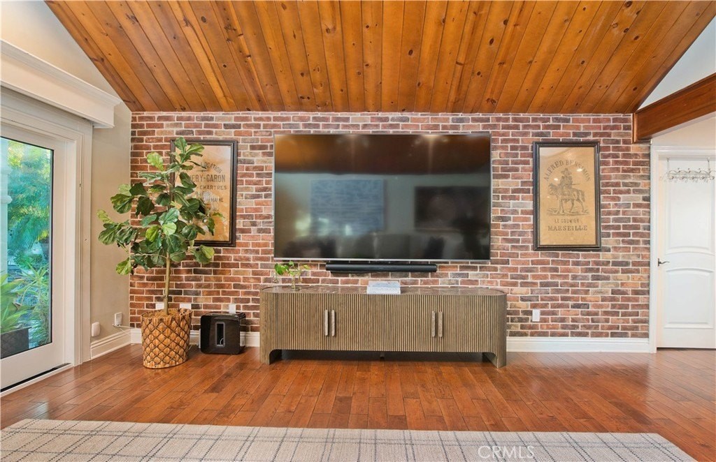 19148 Sylvan St - Photo 3 of 29