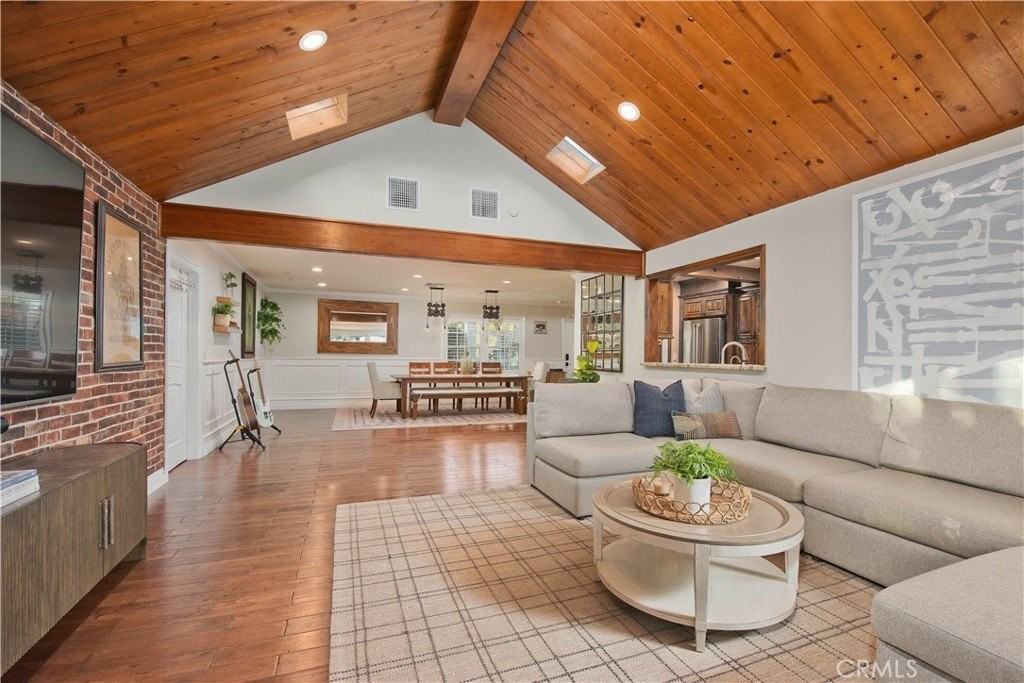 19148 Sylvan St - Photo 4 of 29