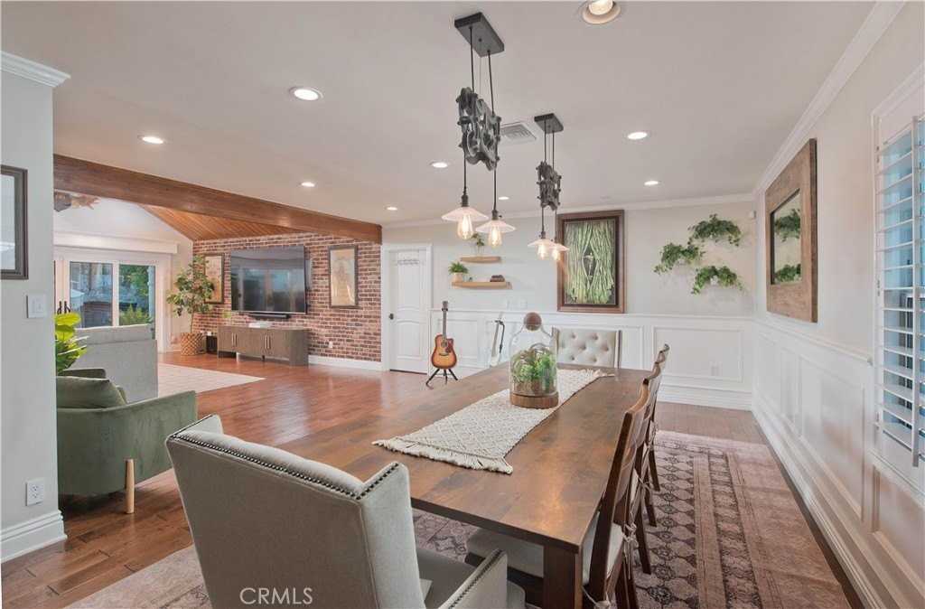 19148 Sylvan St - Photo 6 of 29