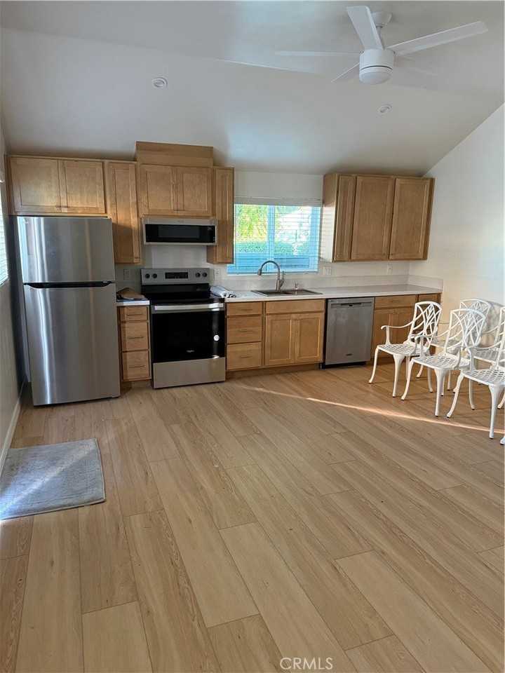 7321 Kelvin Ave - Photo 2 of 7