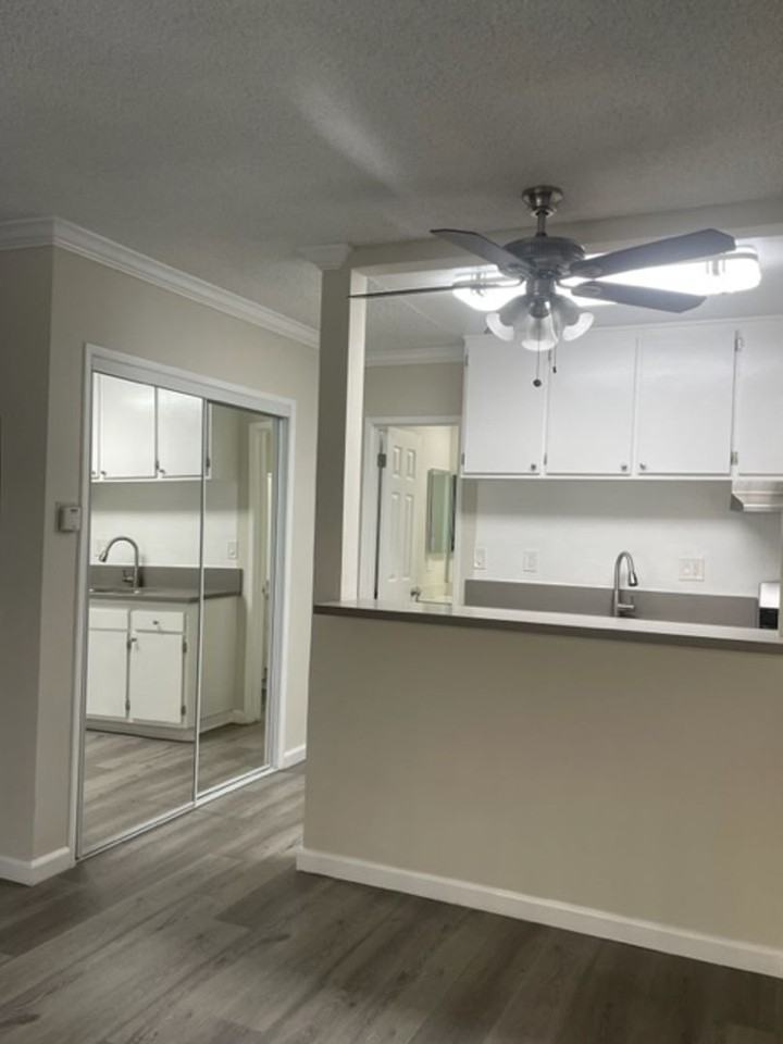 Valle Plaza - Photo 7 of 19