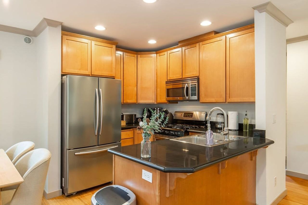 1916 E Spruce St #1036059P - Photo 6 of 44