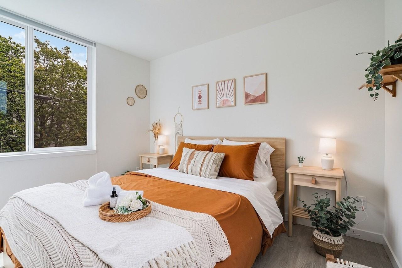 1414 E Howell St #1035992P - Photo 3 of 40