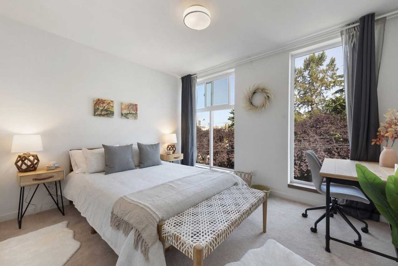 1503 E Spruce St #1035891P - Photo 4 of 36