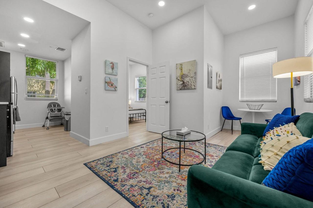 1862 6th St #1287530P - Photo 3 of 31