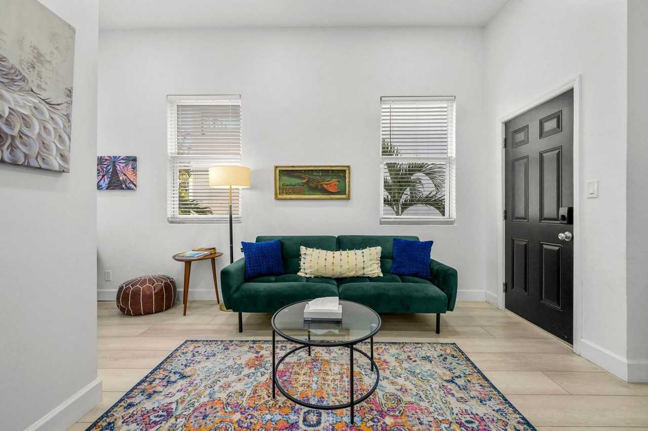 1862 6th St #1287530P - Photo 4 of 31