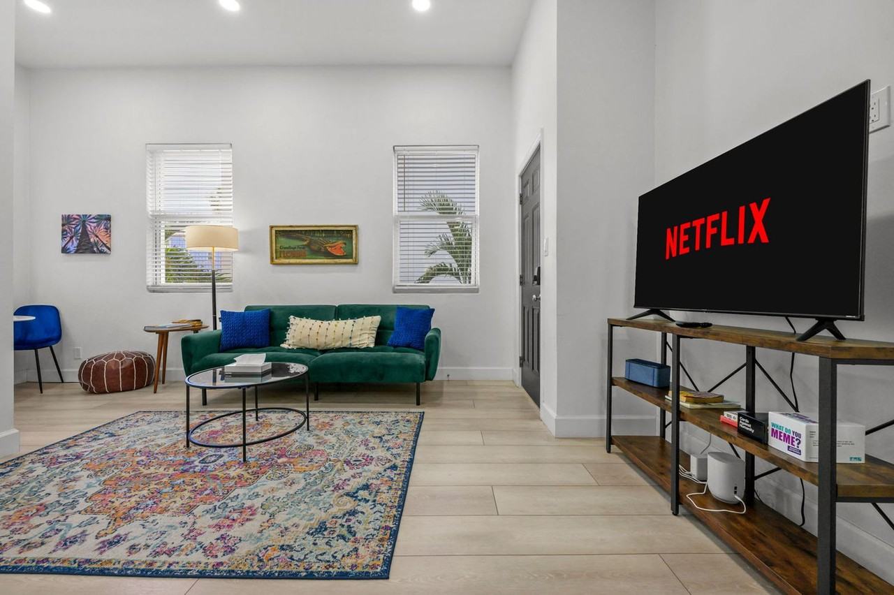 1862 6th St #1287530P - Photo 5 of 31