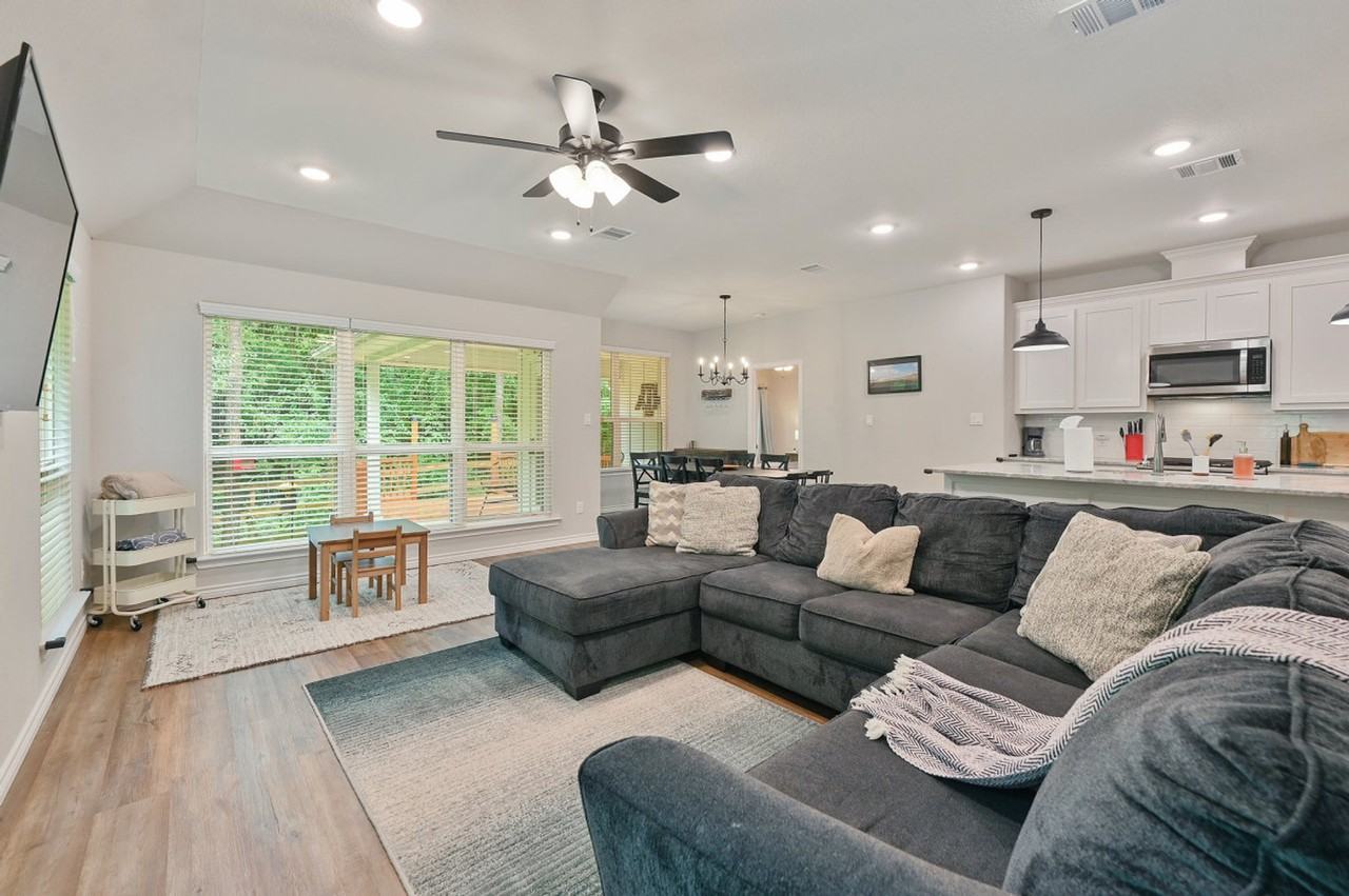 3824 Springfield Dr #1328078P - Photo 3 of 27