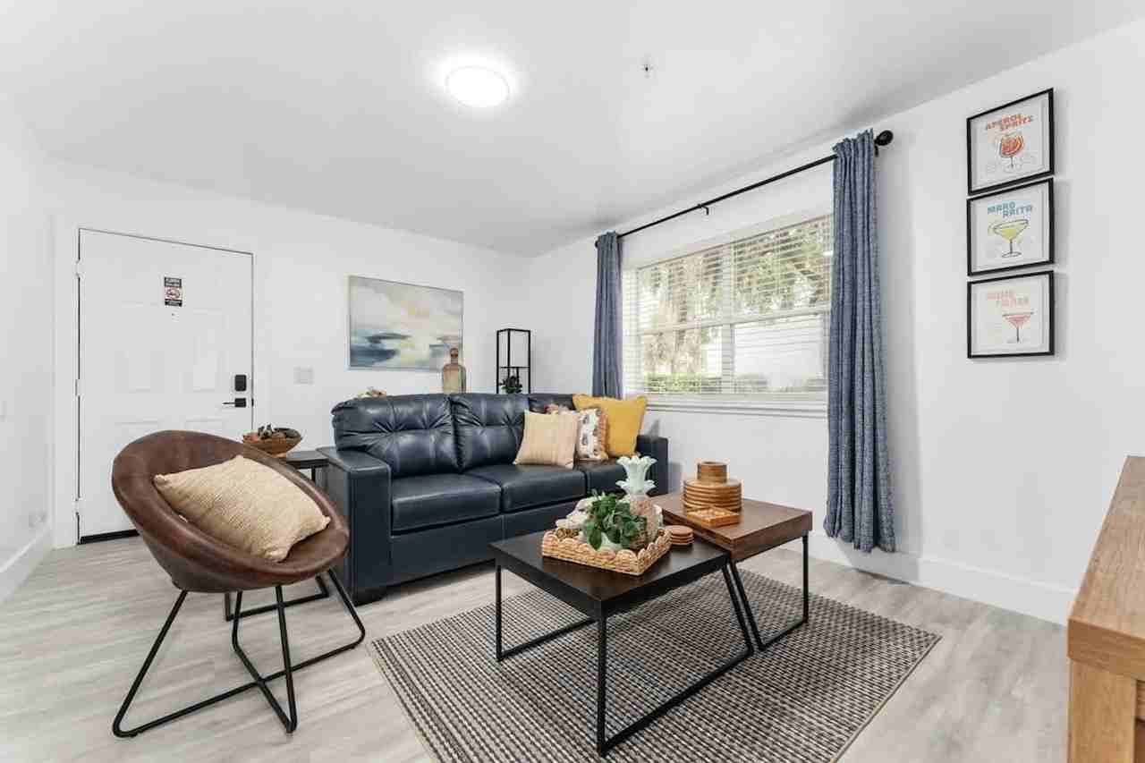 2360 Sw Archer Rd #1355835P - Photo 4 of 27