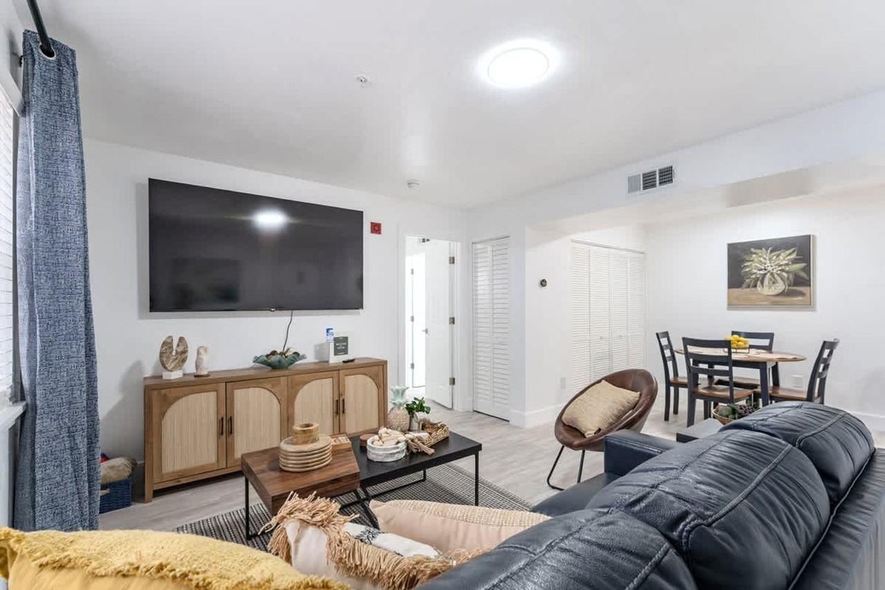 2360 Sw Archer Rd #1355835P - Photo 7 of 27