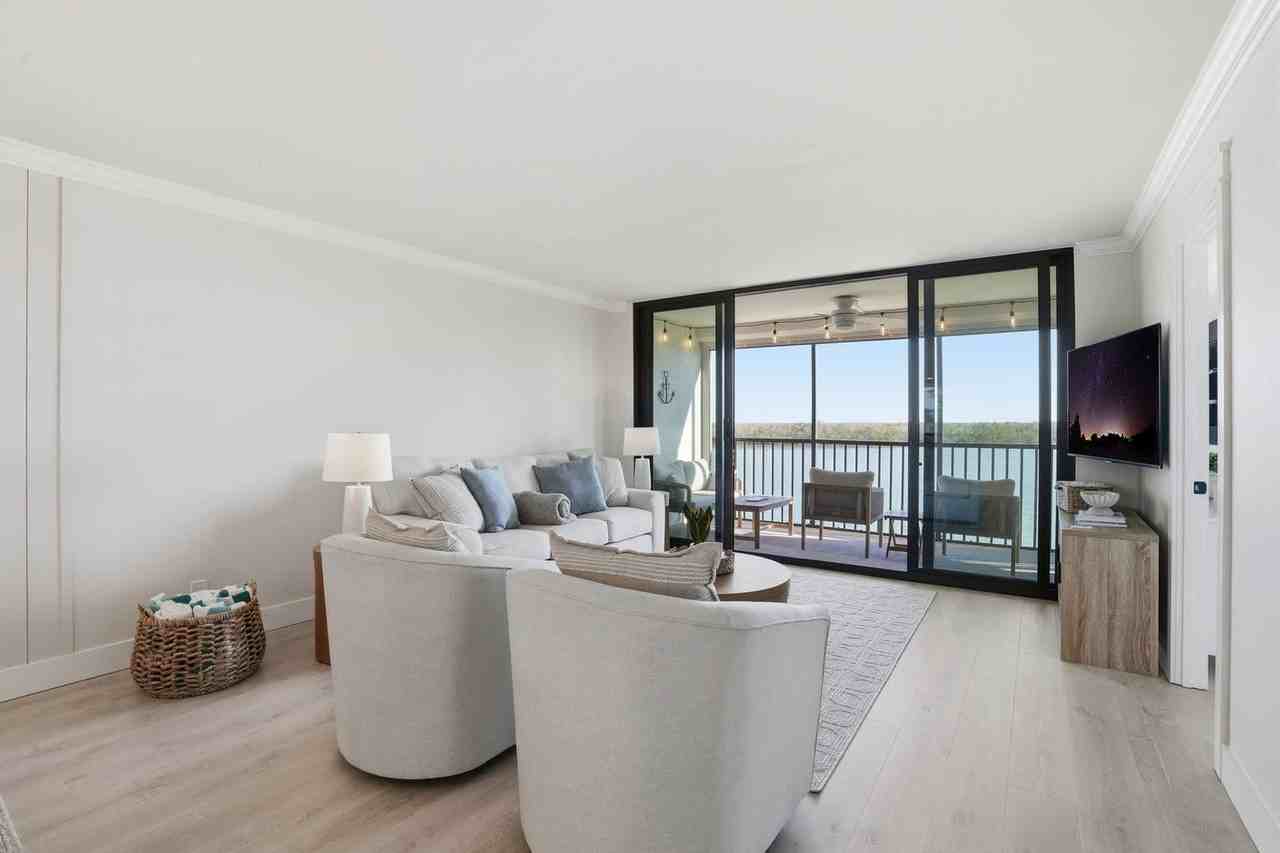 4253 Bay Beach Ln #1372279P - Photo 4 of 36