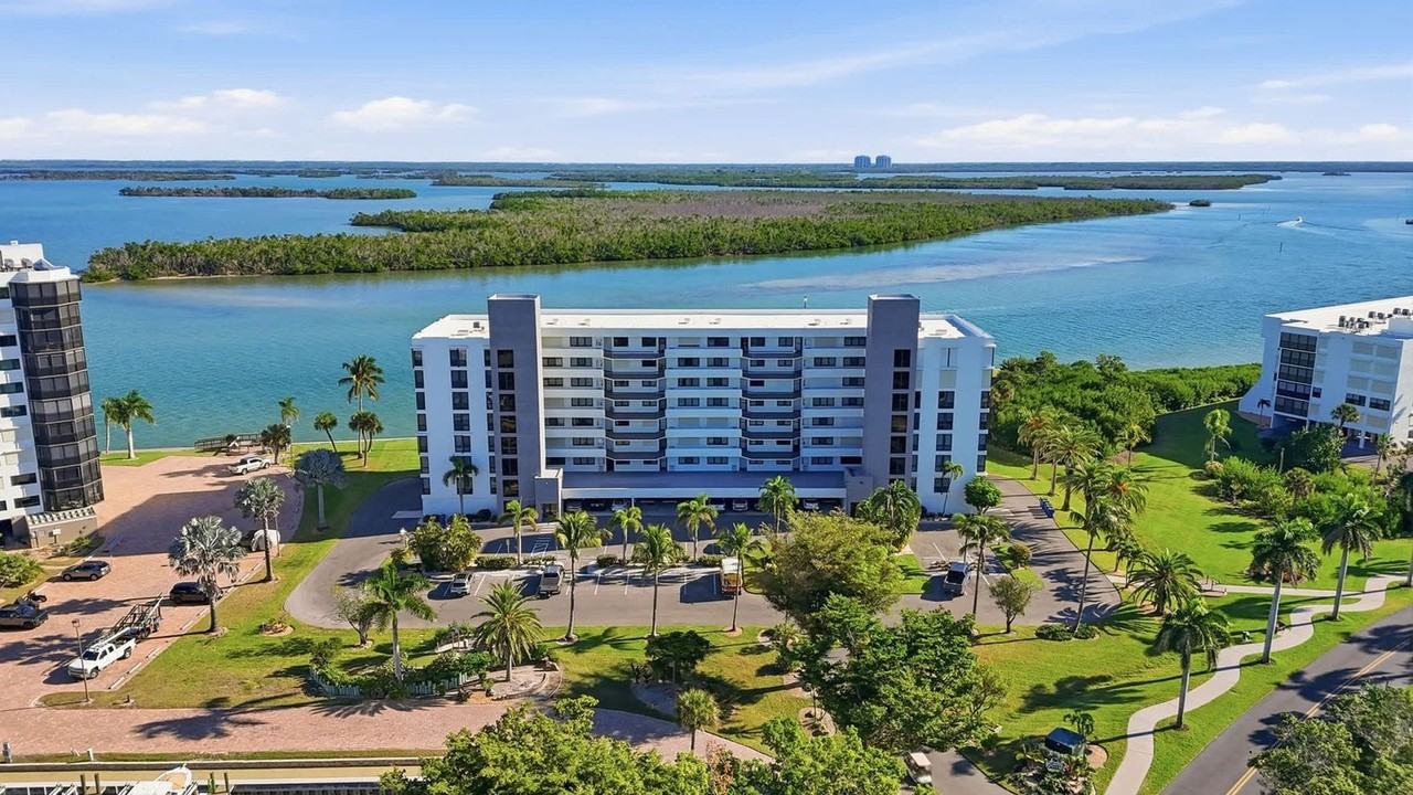 4253 Bay Beach Ln #1372279P - Photo 6 of 36