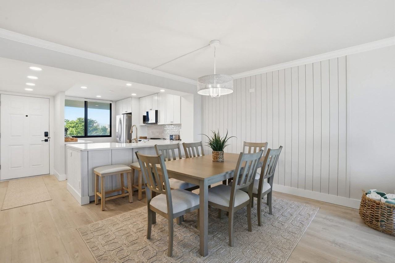 4253 Bay Beach Ln #1372279P - Photo 7 of 36