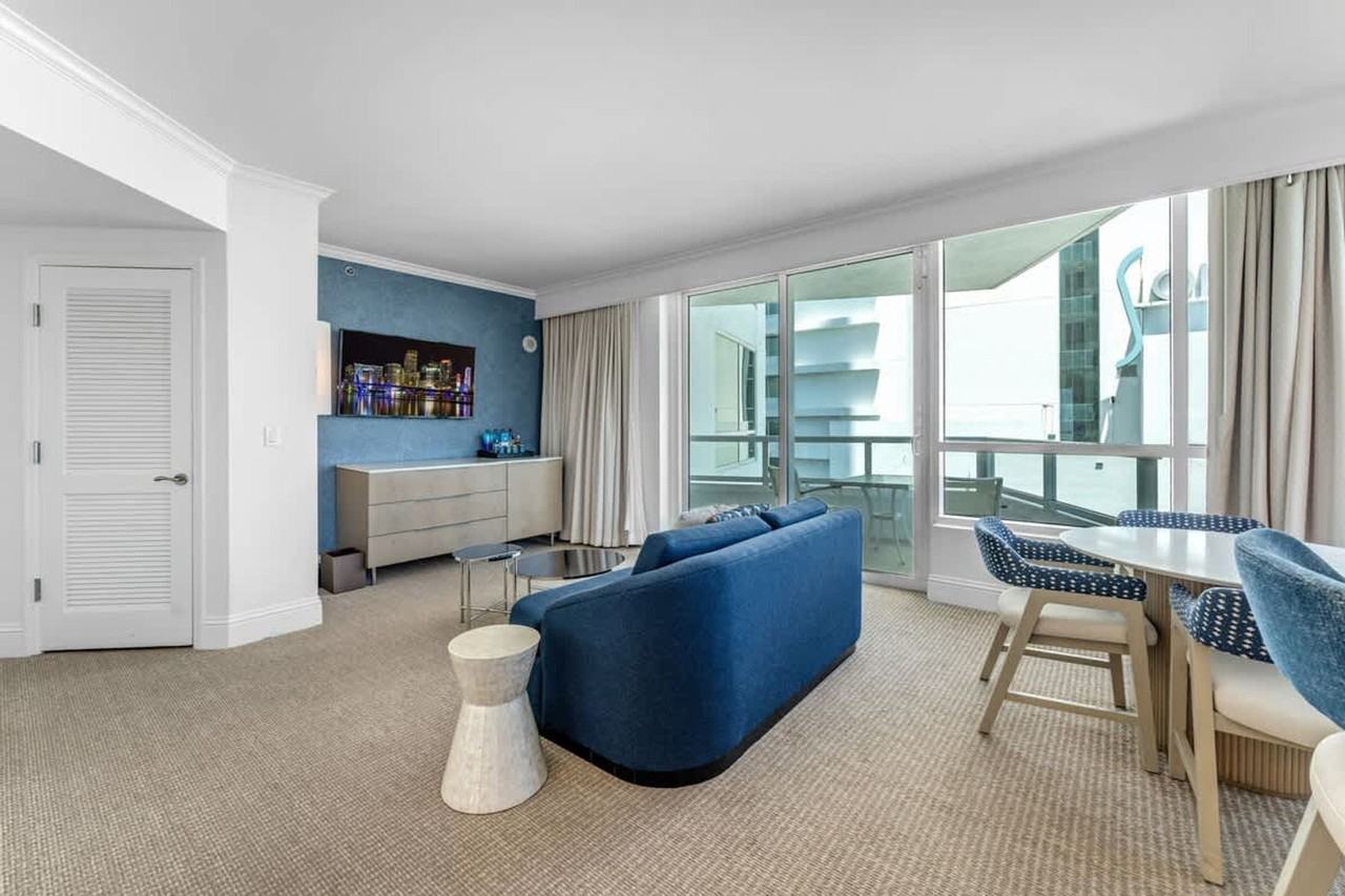 4401 Collins Ave #1372365P - Photo 2 of 37