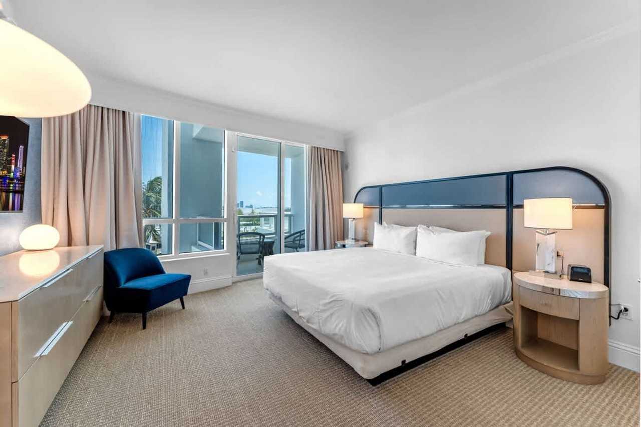 4401 Collins Ave #1372365P - Photo 6 of 37