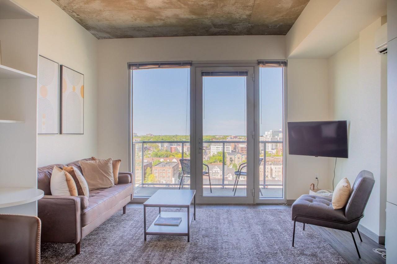 1840 N Farwell Ave #1379038P - Photo 4 of 35