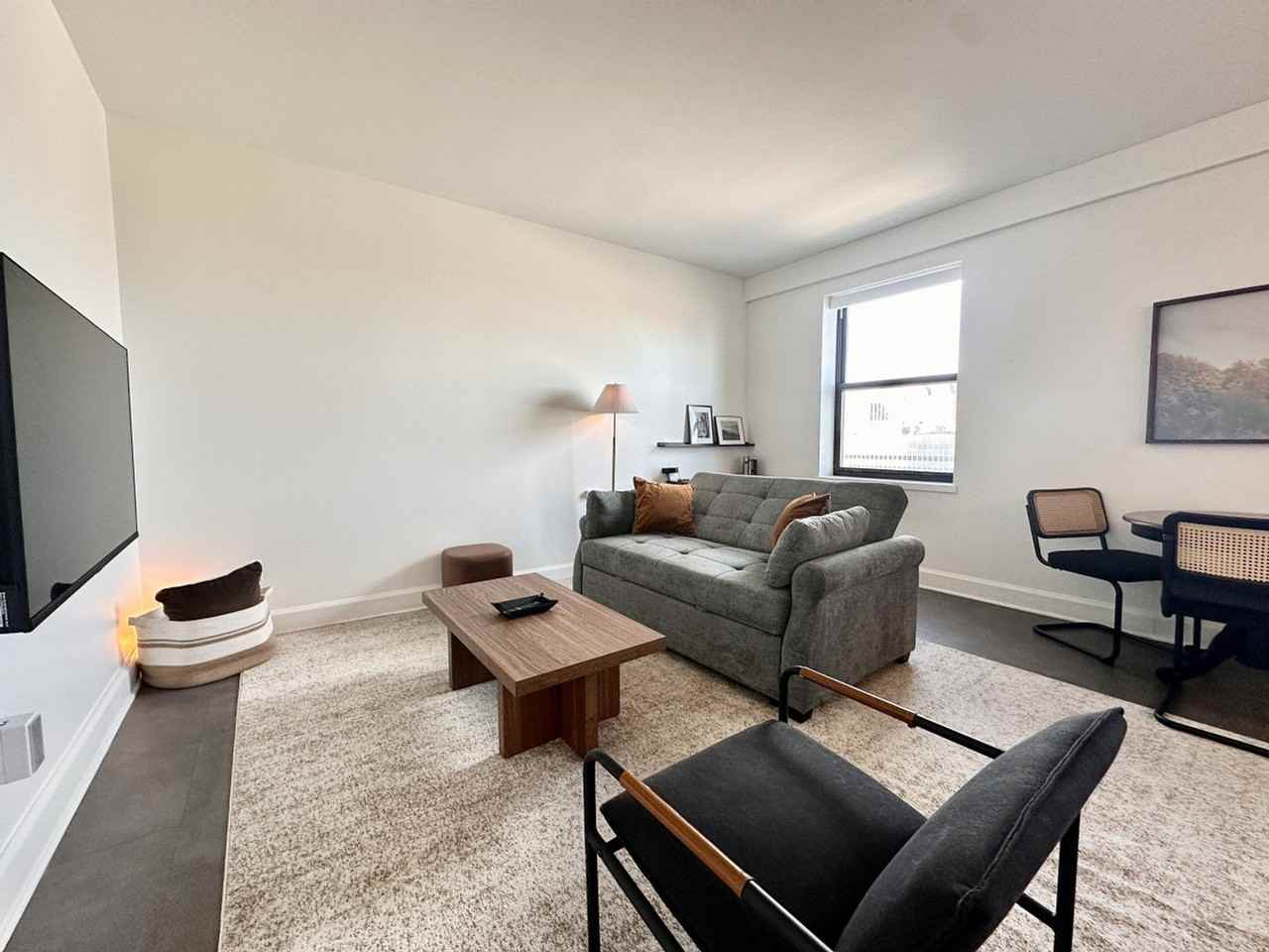 758 N Broadway #1379068P - Photo 3 of 16