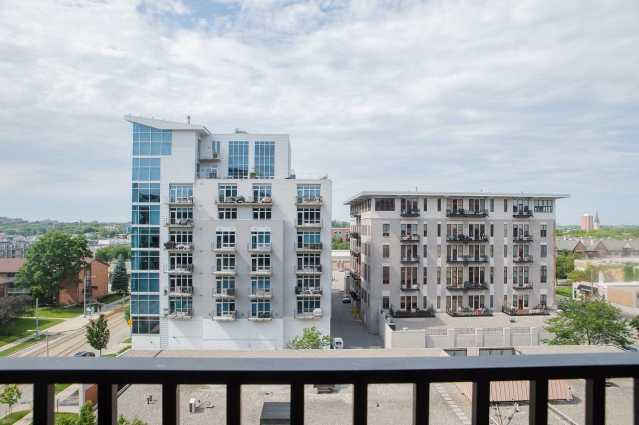 1237 N Van Buren St #1379023P - Photo 4 of 49