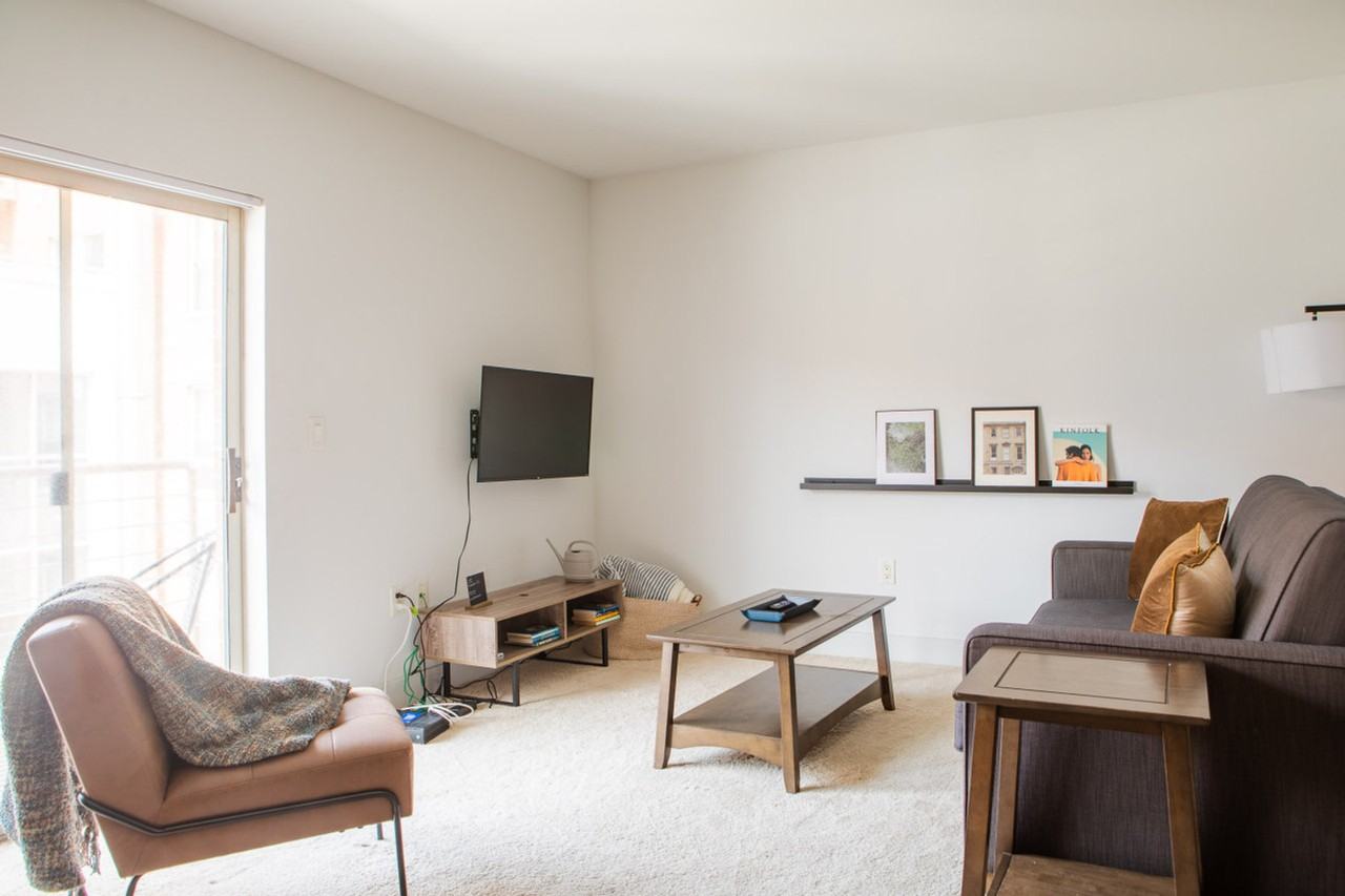 145 N Jackson St #1379019P - Photo 4 of 30