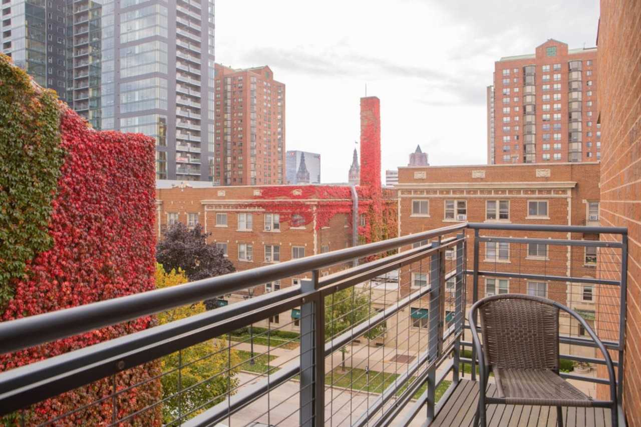 1040 N Cass St #1379057P - Photo 5 of 31